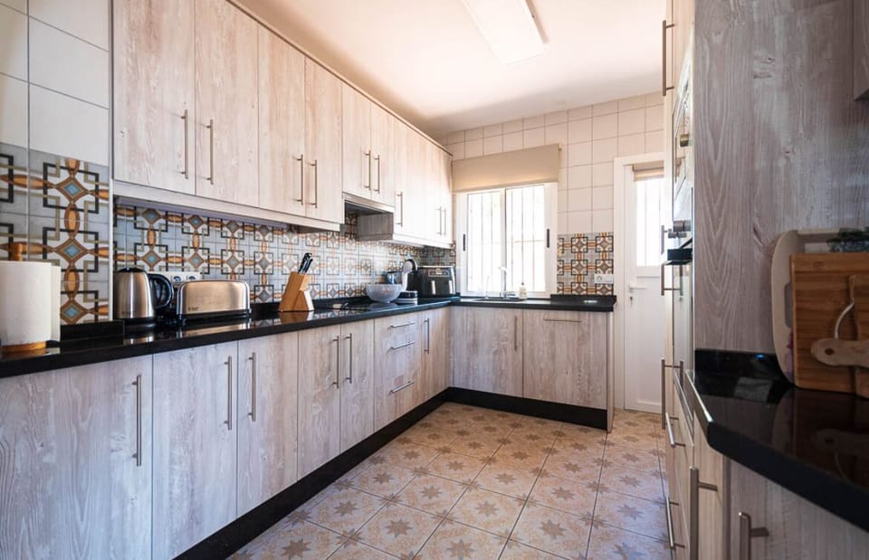 Granite worktops and Spanish tiles