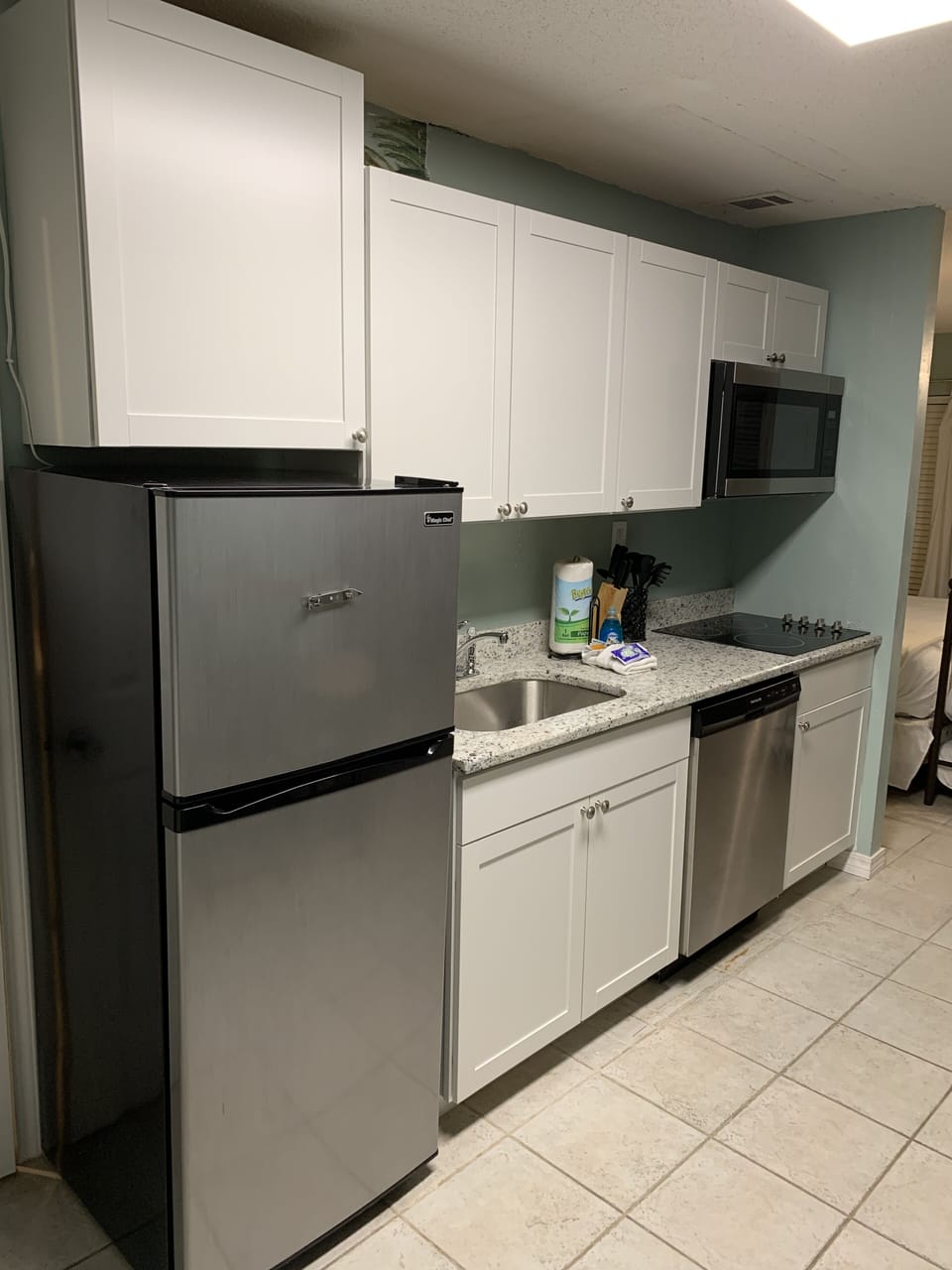 Full kitchen 