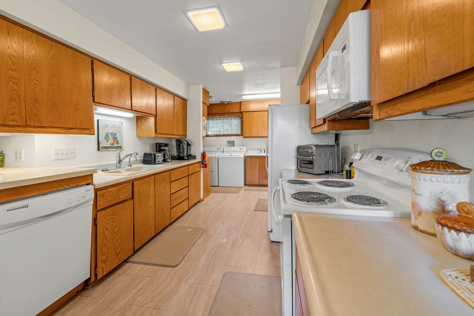 Fully equipped kitchen. 