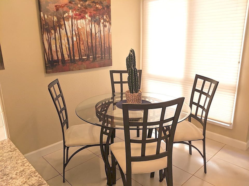 Kitchenette dining area