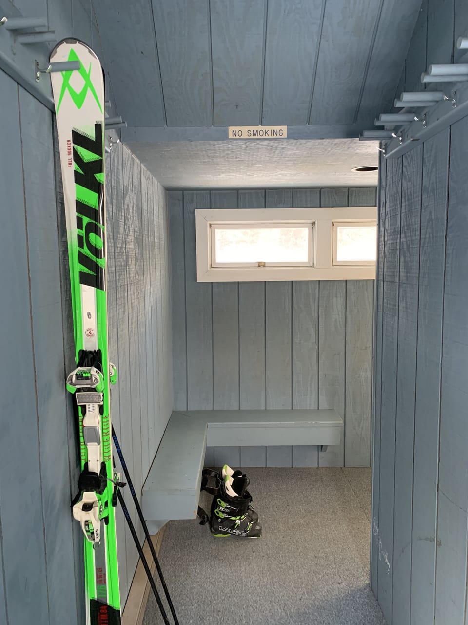 Ski/snowboard storage area