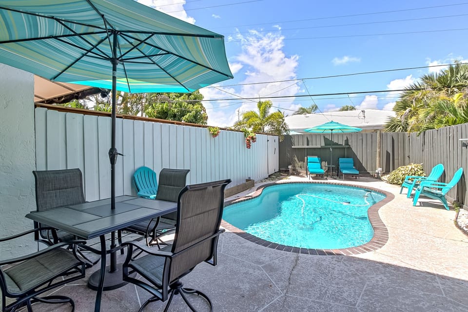 Private pool and patio
Copyright - propertiesbyams.com