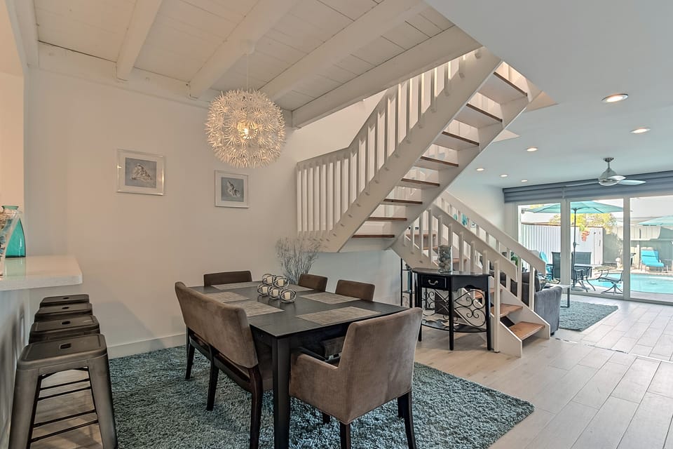 open view from the kitchen to the patio
Copyright - propertiesbyams.com
