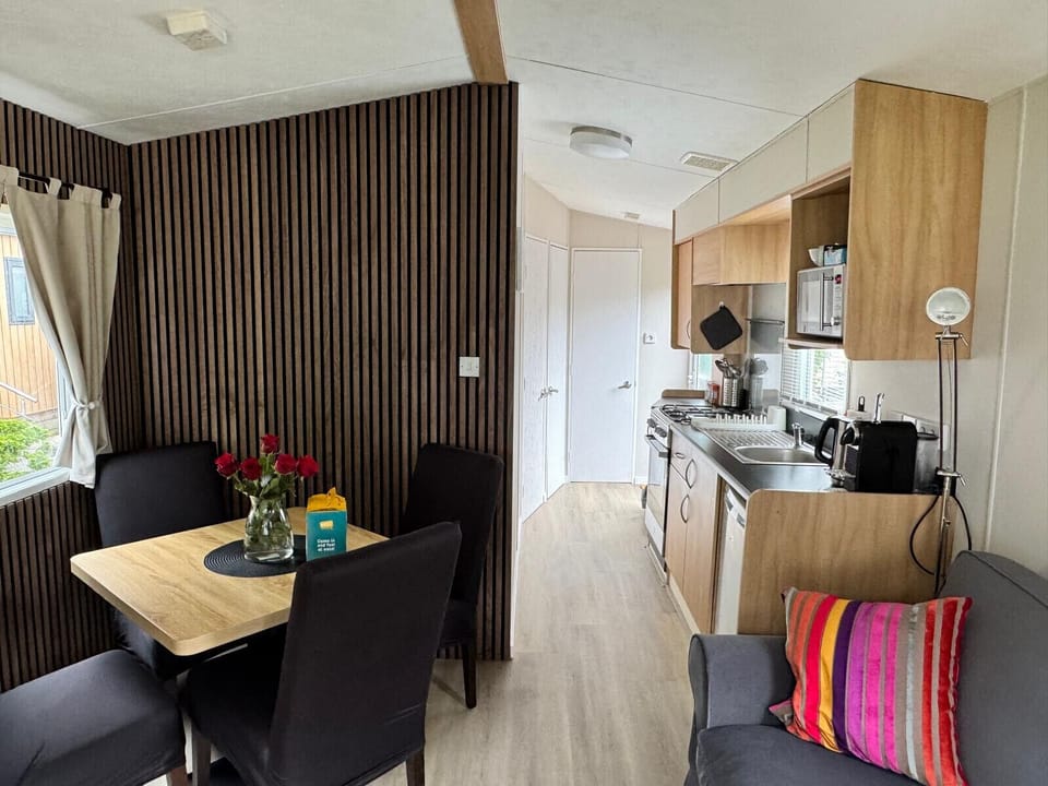 Dining table and kitchen of vacation park Kijkduin - 814