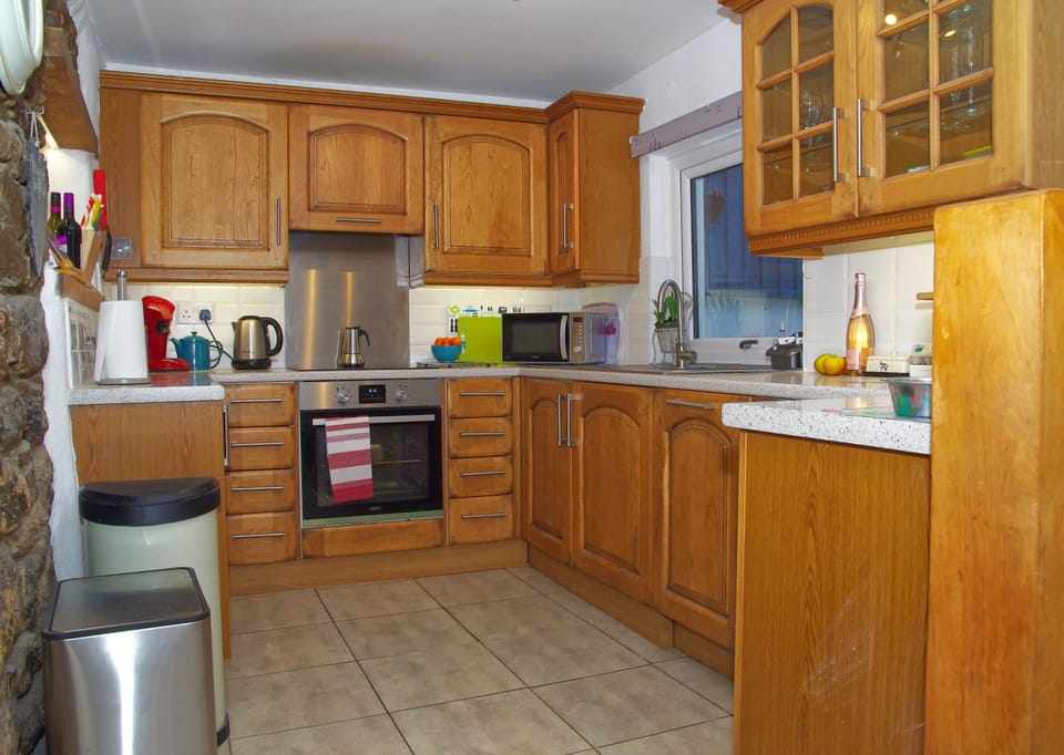 The fully equipped kitchen