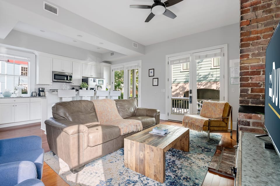 Stroll to Local Hotspots | Sapphire Suite