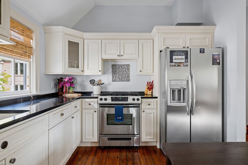Moonstone Suite: Modern Oasis Near King Street!