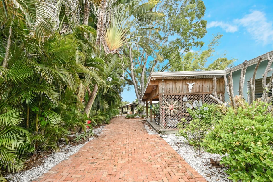 Pathway from parking area to Sweet Bungalow entrance