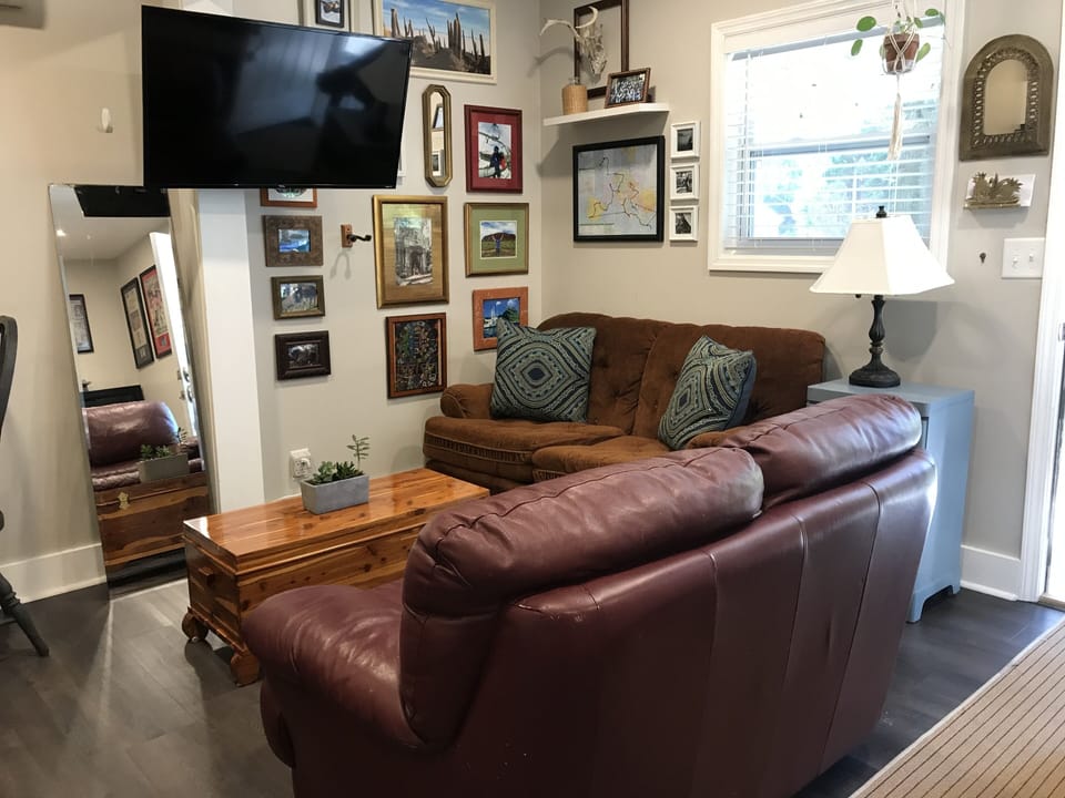 Living space with 4K smart tv including youtubeTV, netflix, prime, etc