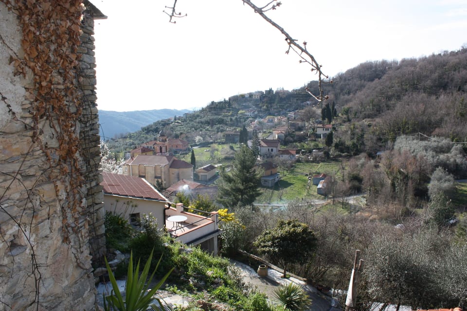 Quiet apartment with a very large roof terrace, sea view, internet Apartment in Liguria