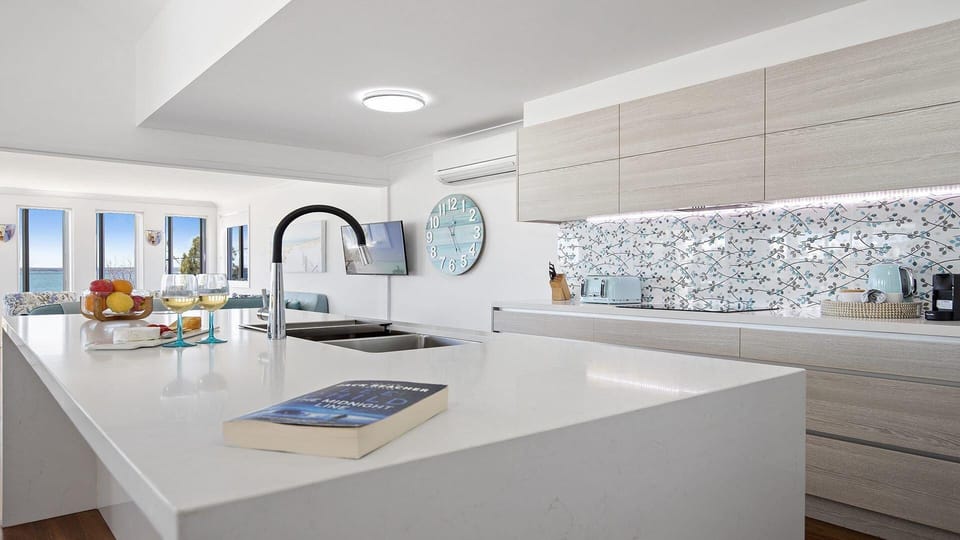 Bay Views |  Kitchen | Coffee Machine | Dishwasher, | Microwave | Ovenr