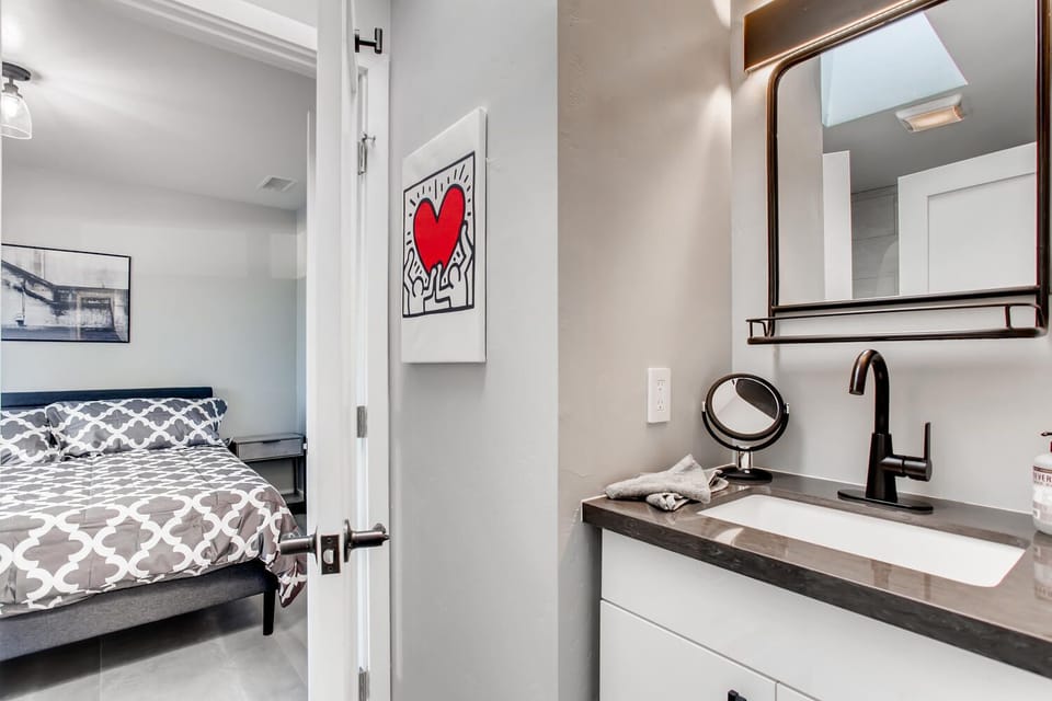 JR suite bathroom #6