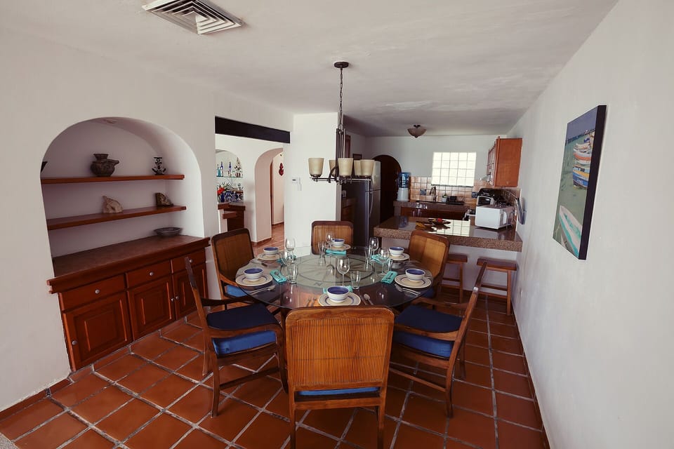 Boat villa dining room