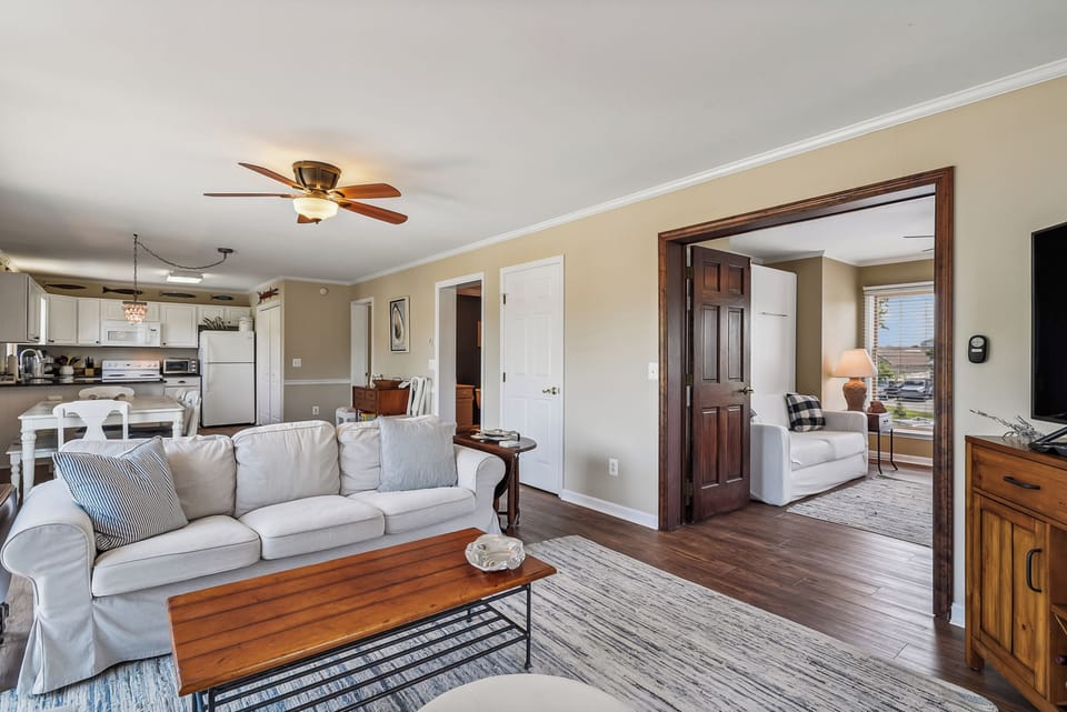 Main Level,Living Room,