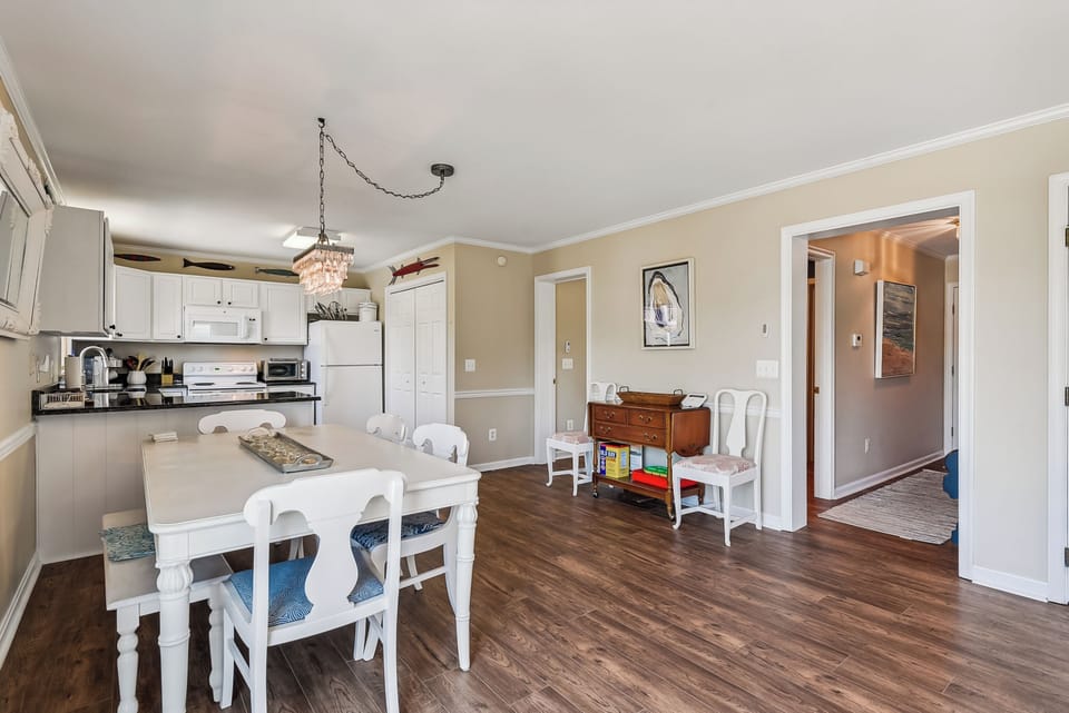 Main Level,Dining Area,