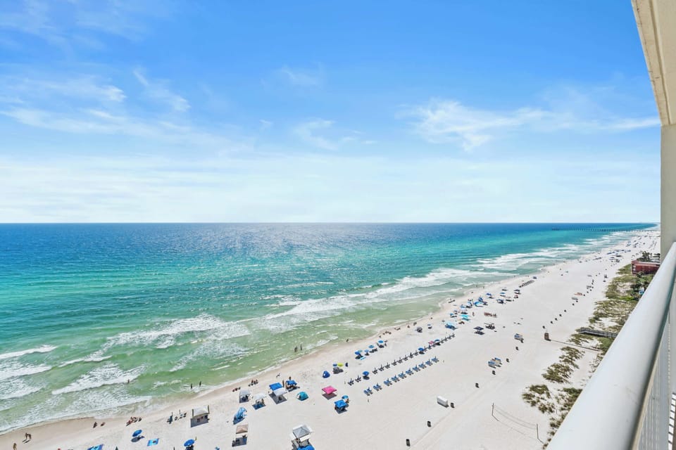 【Gulf View】 Wake up to miles of emerald water stretching to the horizon.