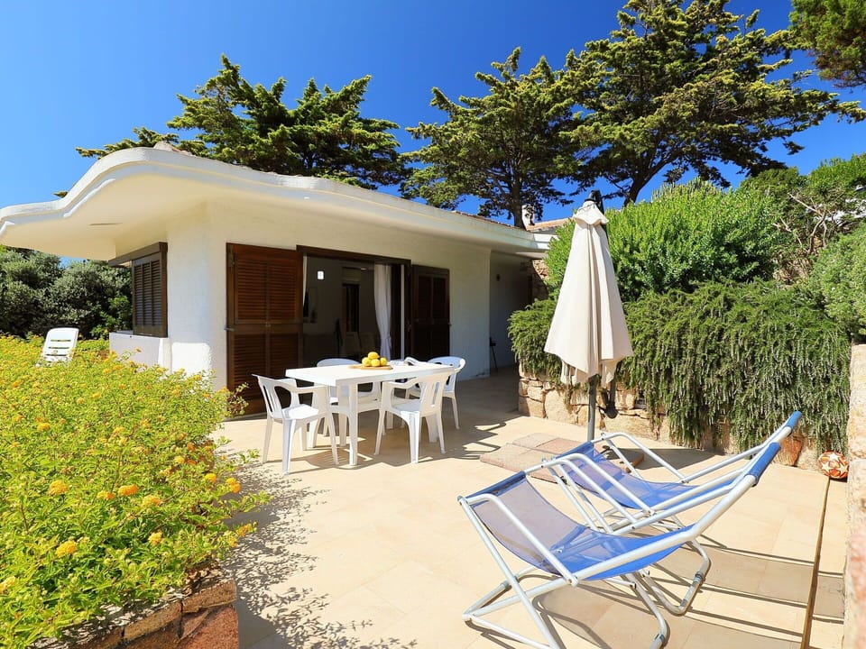 Property, House, Building, Real Estate, Home, Cottage, Villa, Vacation, Patio, Tree
