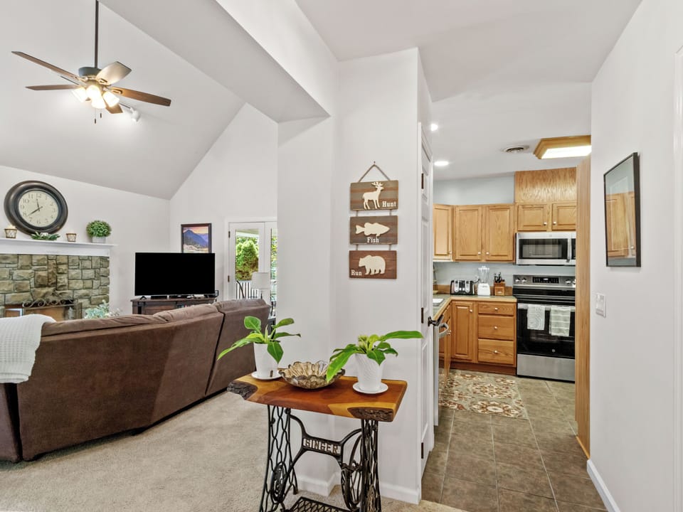 Sugar Mountain Vacation Home Easy access to the Modern Kitchen