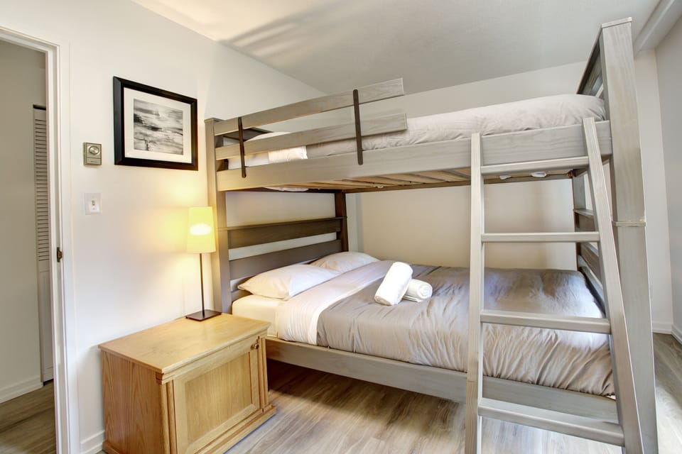 2nd Bedroom with Queen over Queen bunk beds....adult weight capacity rated