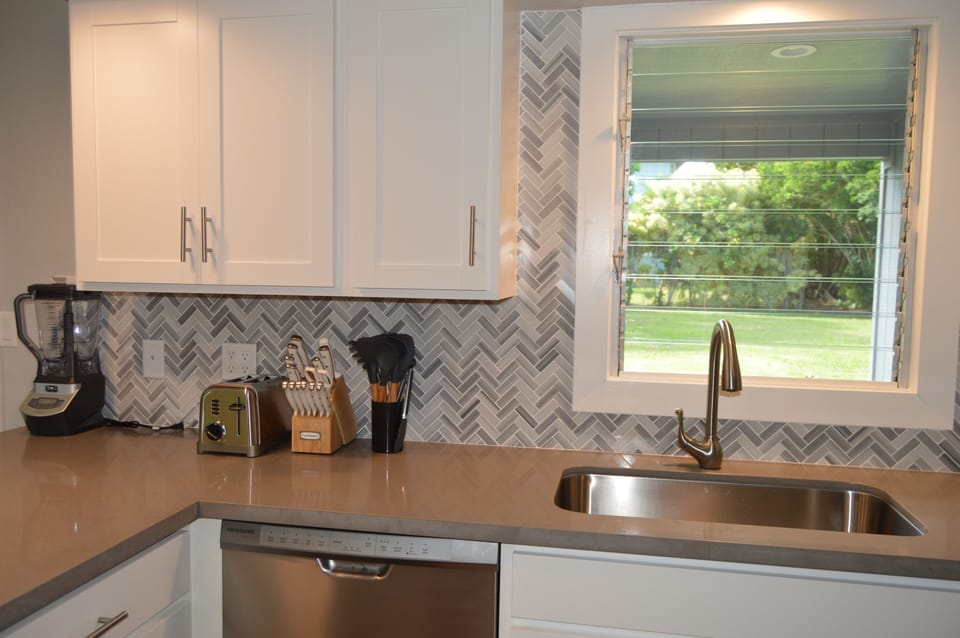 Fully stocked kitchen to meet your needs