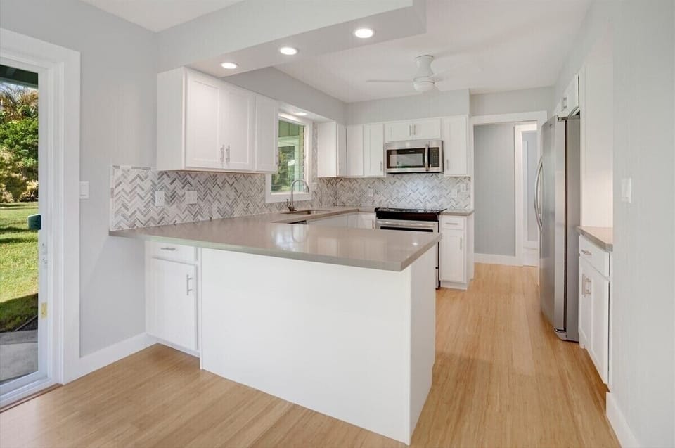 Beautiful, fully renovated kitchen
