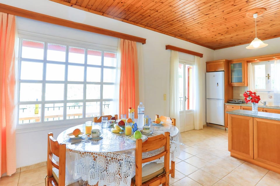 Dining table%2FKitchen