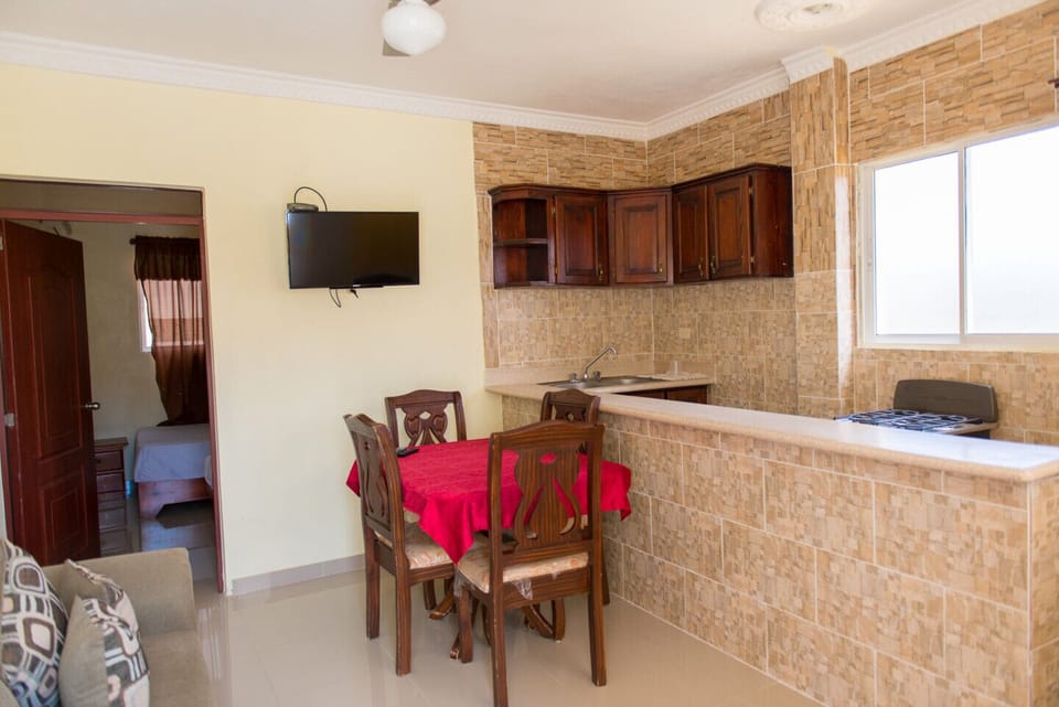 Fully equipped dining/living room and kitchen areas