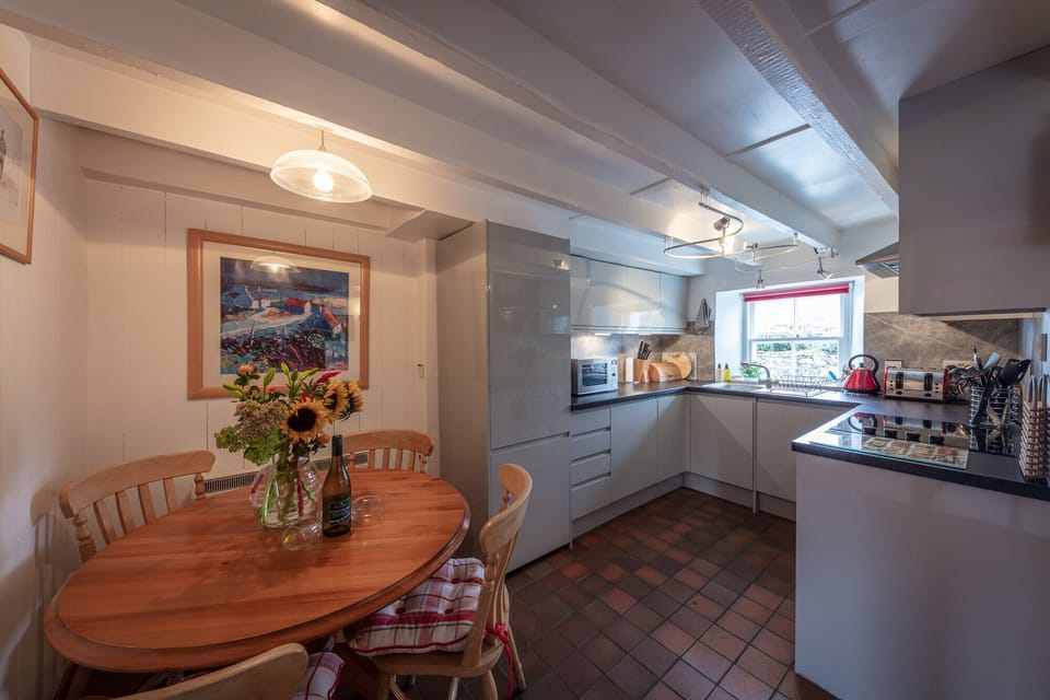 Kitchen & Dining area