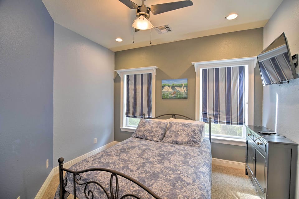 Bedroom 5 | Queen Bed