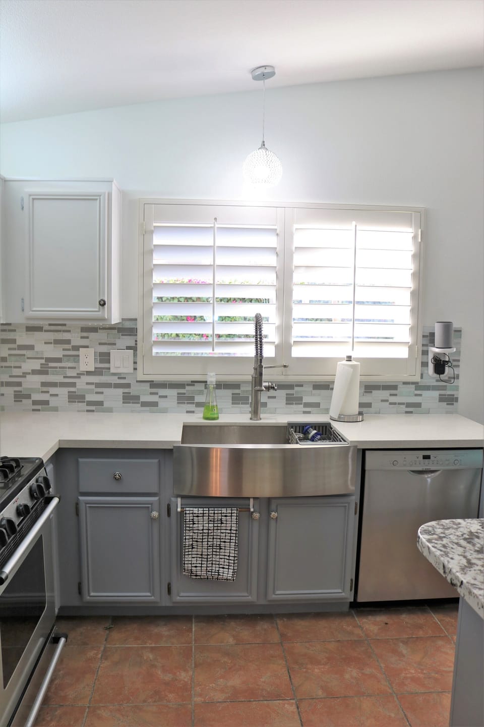 Farmhouse sink?  Check!  Plus dishwasher, microwave, gas stove, oven, icemaker.