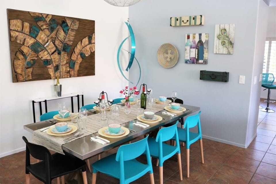 The dining table sits 8-10 comfortably