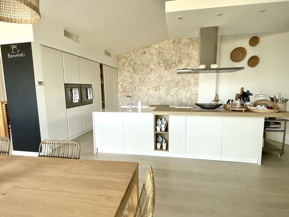 Main kitchen 