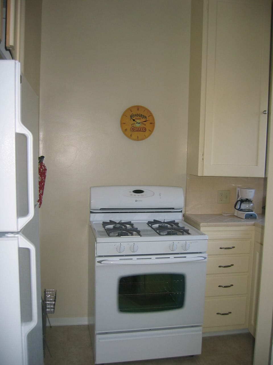 Kitchen with gas stove and full size fridge, Unit 2
