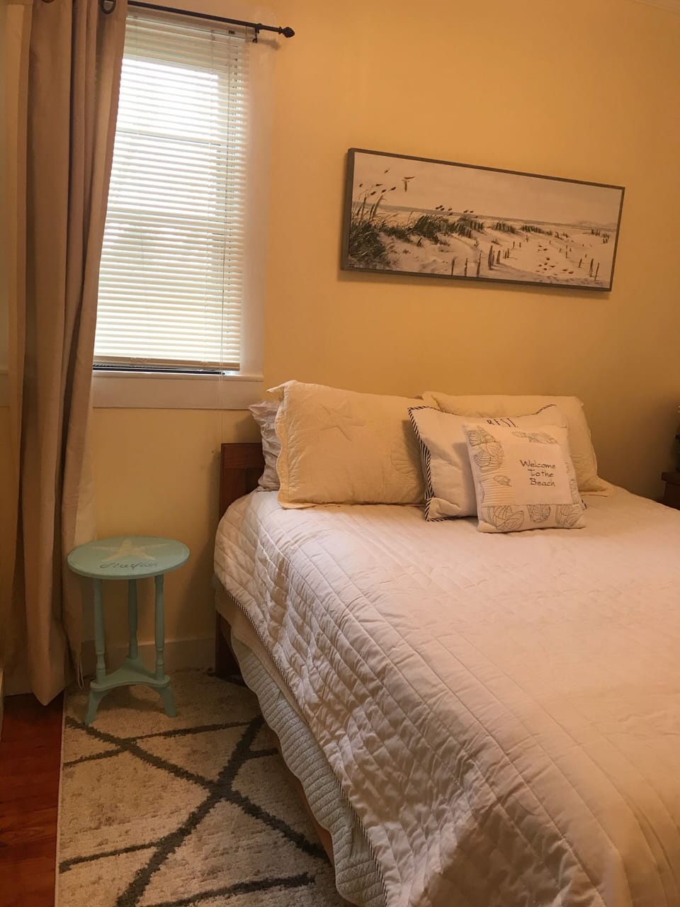 Bedroom 1 Queen bed