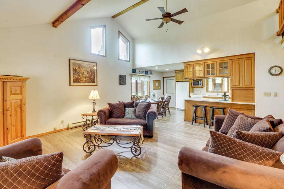 Living Area | Free WiFi | Sleeper Sofa