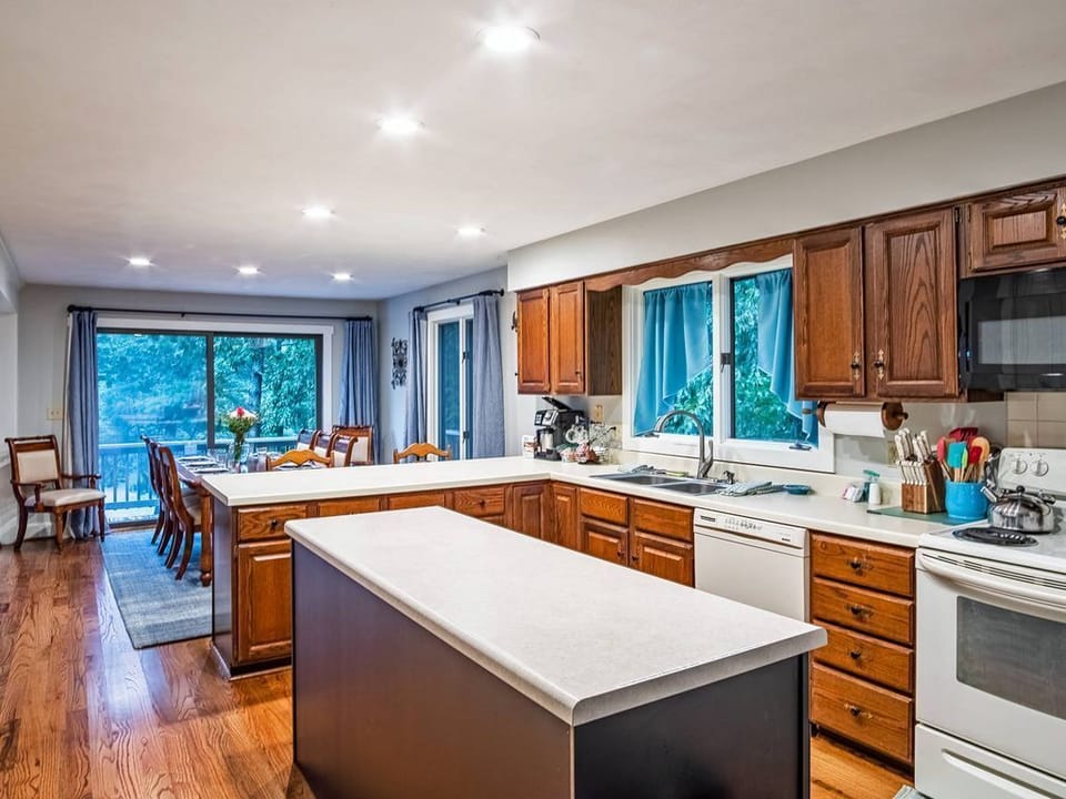 Kitchen + Dining Room (New Dishwasher and Stove not in picture)