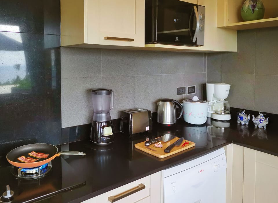 Countertop with gas stove, blender, toaster, kettle, rice cooker & coffee maker
