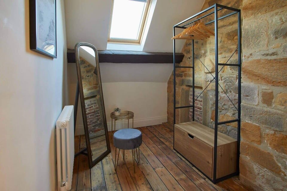 The Coach House, Whitby - Host & Stay