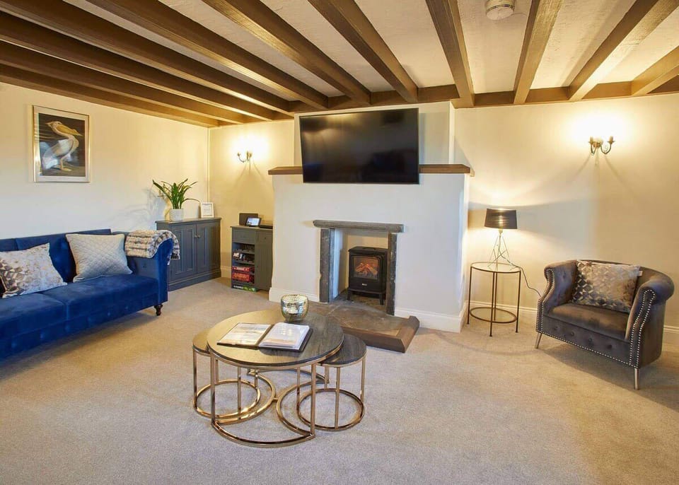 The Coach House, Whitby - Host & Stay