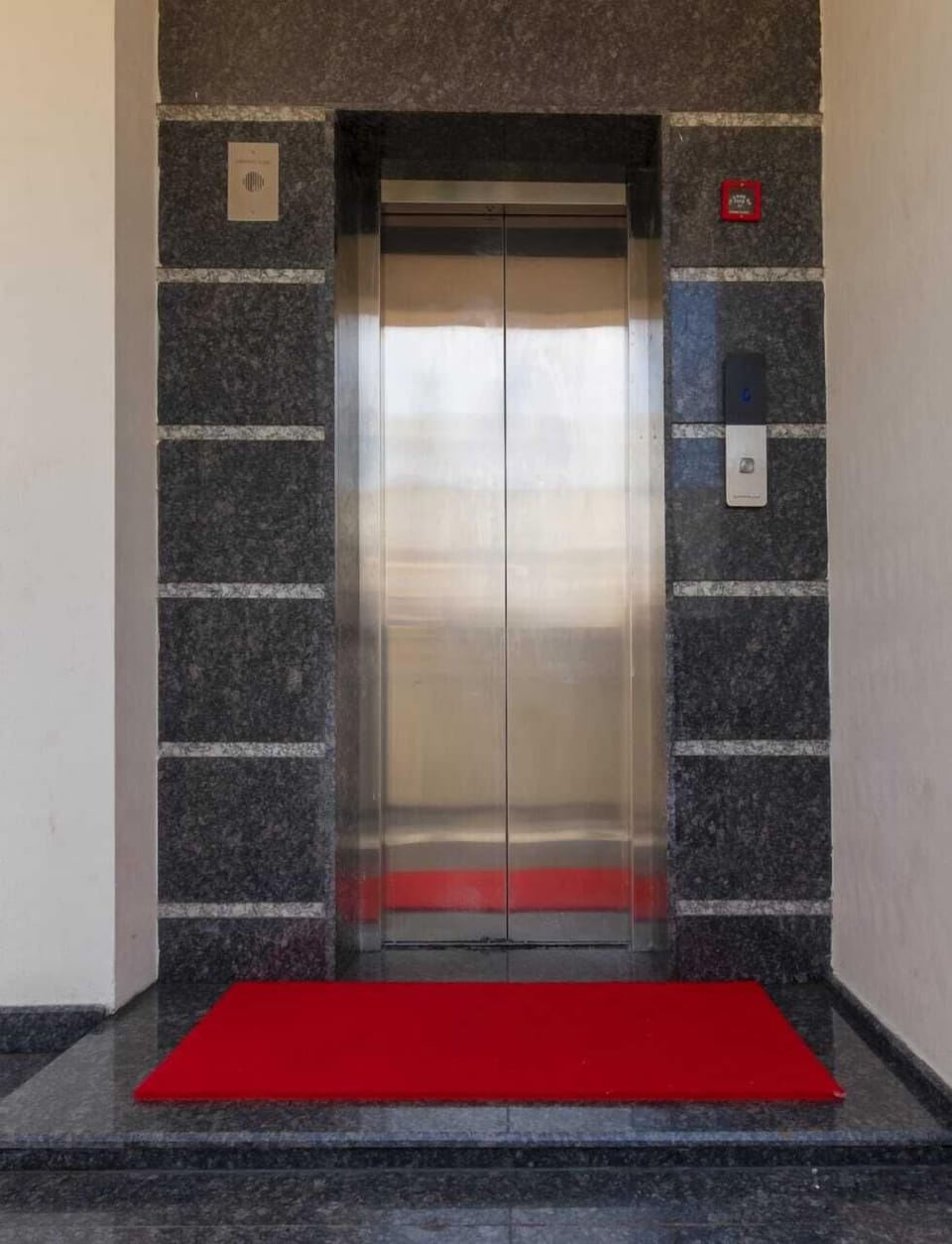 Elevator/Lift