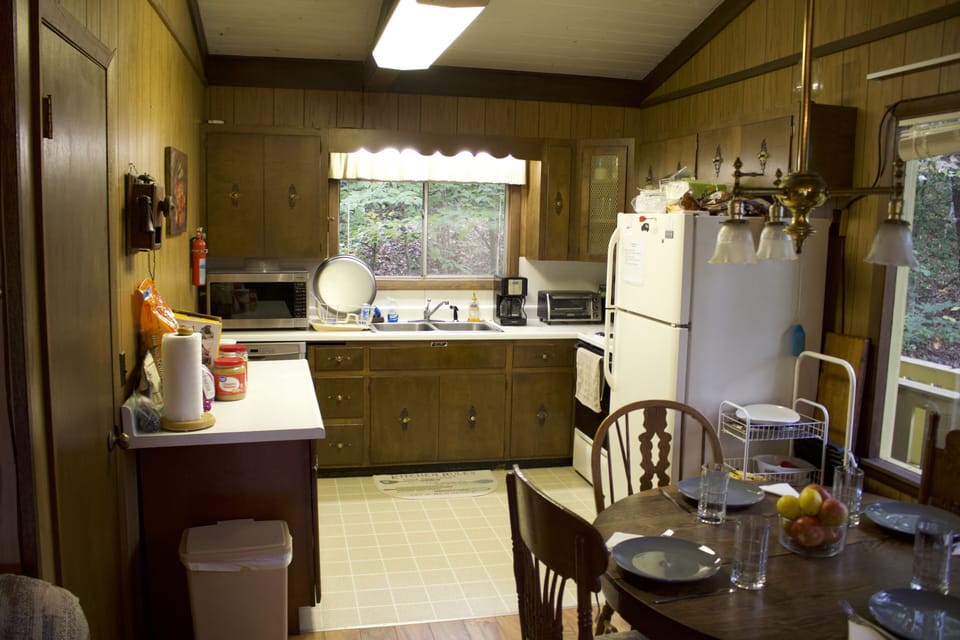 Kitchen and dining area. 