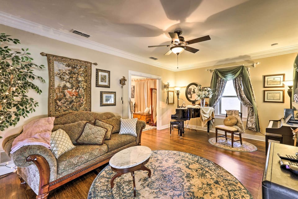 Wichita Falls Vacation Rental | 2BR | 2BA | 1,862 Sq Ft | Steps to Enter