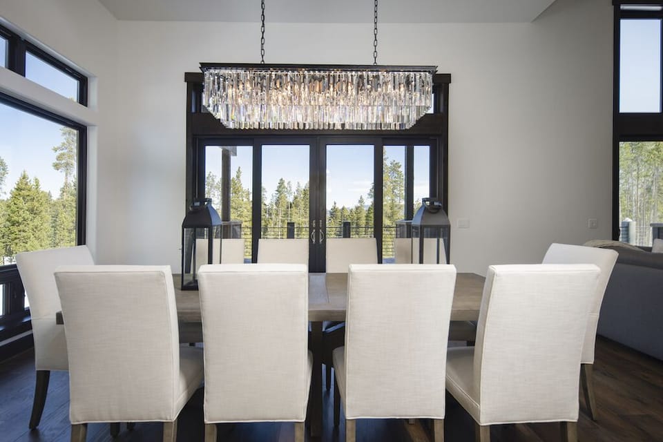 Formal Dining Area - Seating up to 10