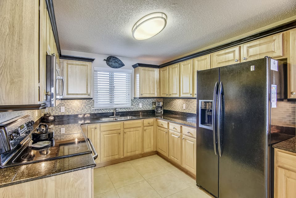 Fully Stocked Kitchen