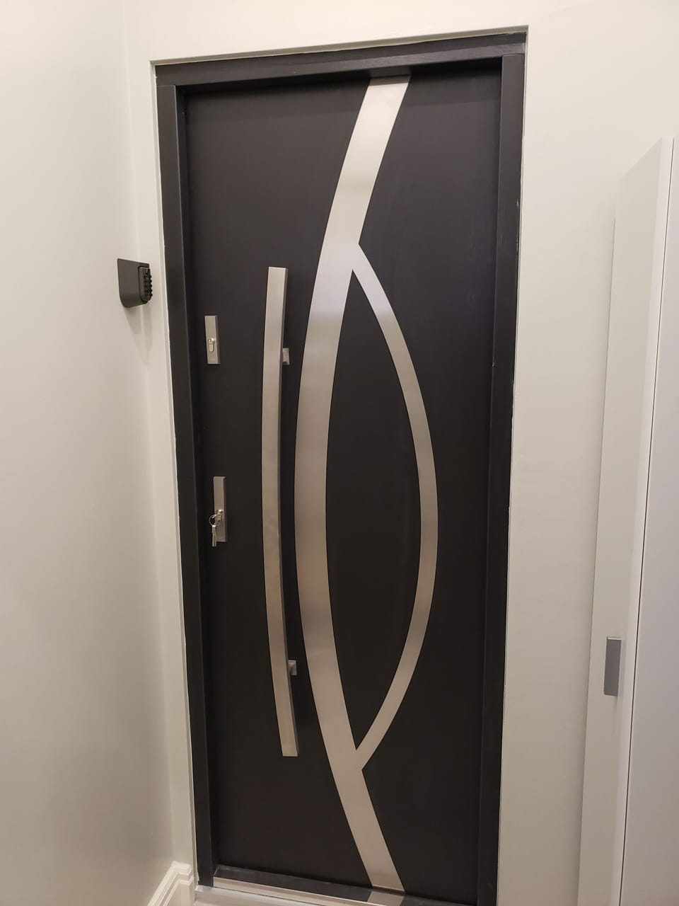 THIS IS THE ENTRANCE TO THE ADJOINING STUDIO SIDE OF THE APARTMENT.