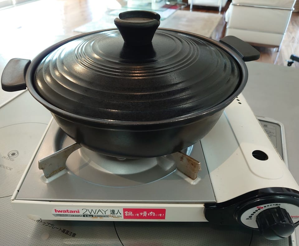 A cassette stove and clay pot are available. Please prepare cassette gas with ingredients