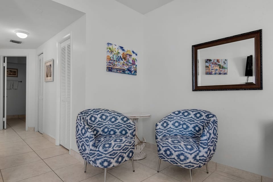 Master Sitting Area