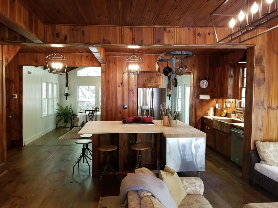 open floor plan den, kitchen and dining