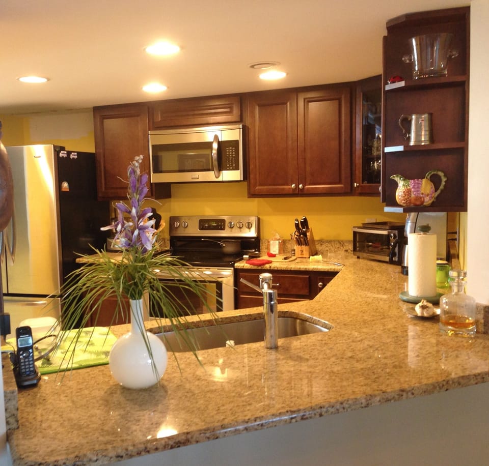 Gourmet kitchen with all you need for great meals.