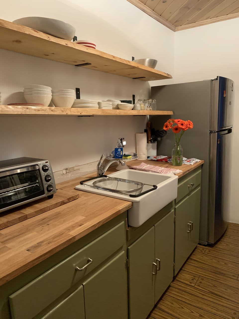 Kitchen, dish service for 8, serving platers, baking pans, cutting boards, etc.